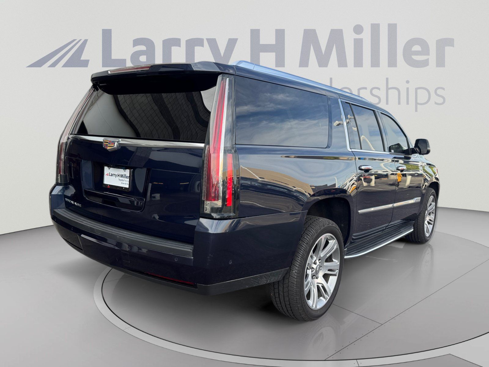 Used 2020 Cadillac Escalade ESV Luxury AWD/4WD image 5