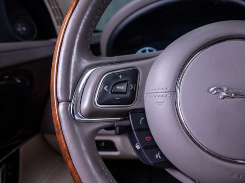 Used 2017 Jaguar XJ L Portfolio image 21