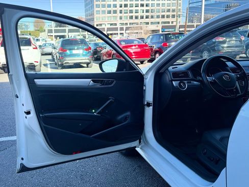 Used 2019 Volkswagen Passat 2.0T Wolfsburg w/ Wheels & Sunroof Package image 9