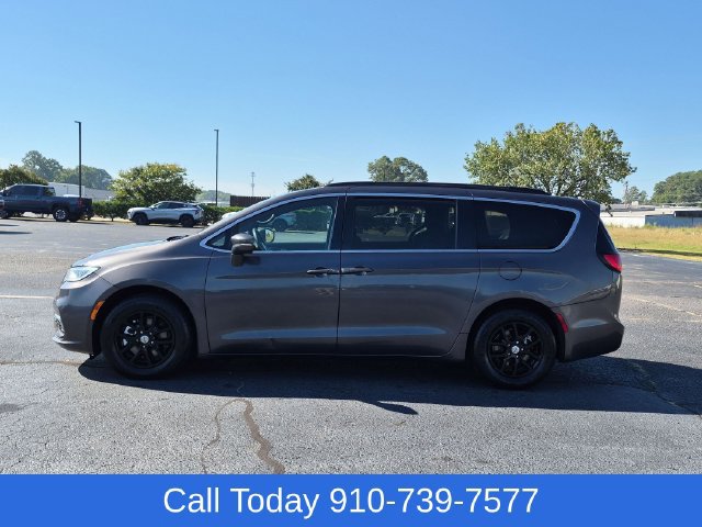 Used 2022 Chrysler Pacifica Touring FWD image 6