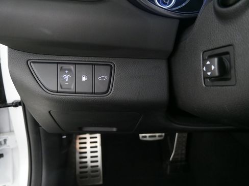 Used 2025 Genesis G70 2.5T w/ Sport Prestige Package image 26