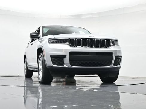 Used 2023 Jeep Grand Cherokee L Laredo w/ Luxury Tech Group I AWD/4WD image 37