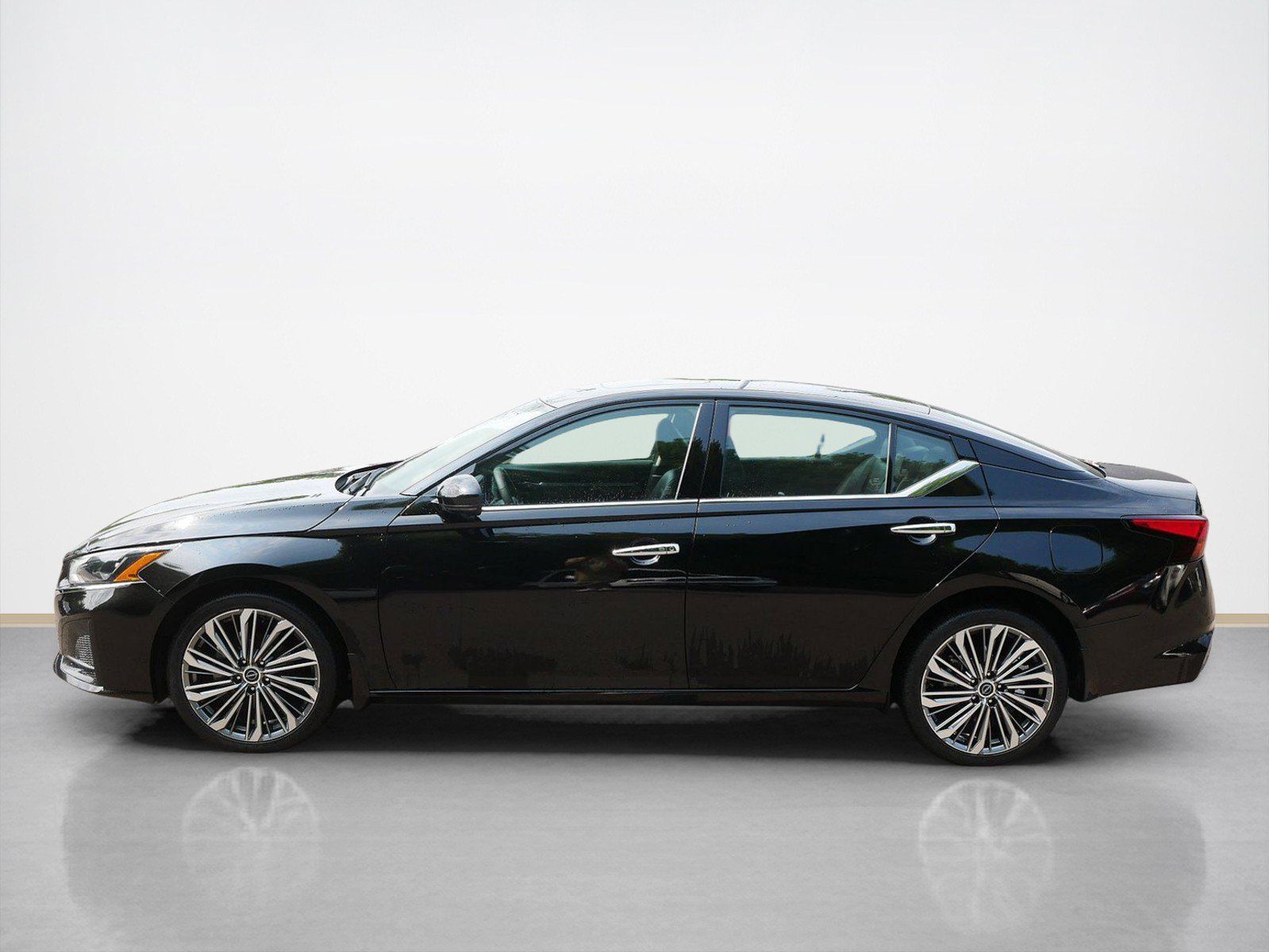 Certified 2023 Nissan Altima 2.5 SL AWD/4WD image 2