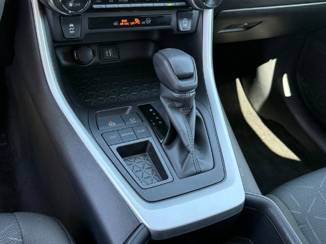 Used 2024 Toyota RAV4 XLE FWD image 19