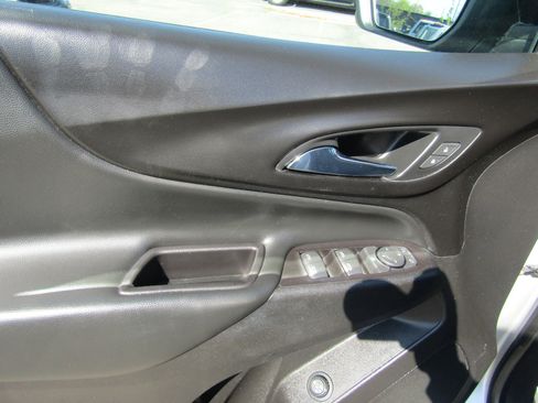 Used 2018 Chevrolet Equinox LT FWD image 21