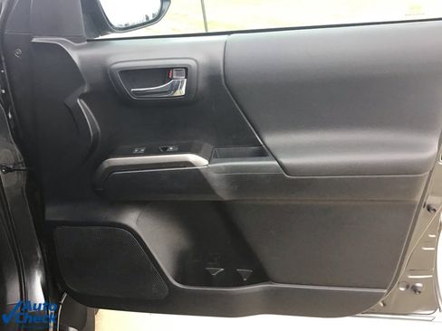 Used 2021 Toyota Tacoma TRD Sport w/ Technology Package image 16