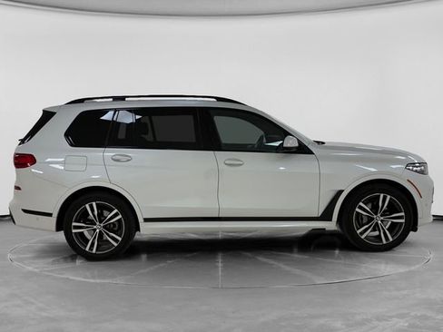 Used 2022 BMW X7 xDrive40i w/ M Sport Package AWD/4WD image 2