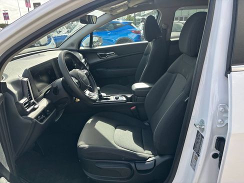 Used 2025 Kia Sportage LX FWD image 25