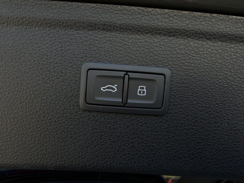 Used 2025 Audi Q5 e Premium Plus w/ Premium Plus Package image 39