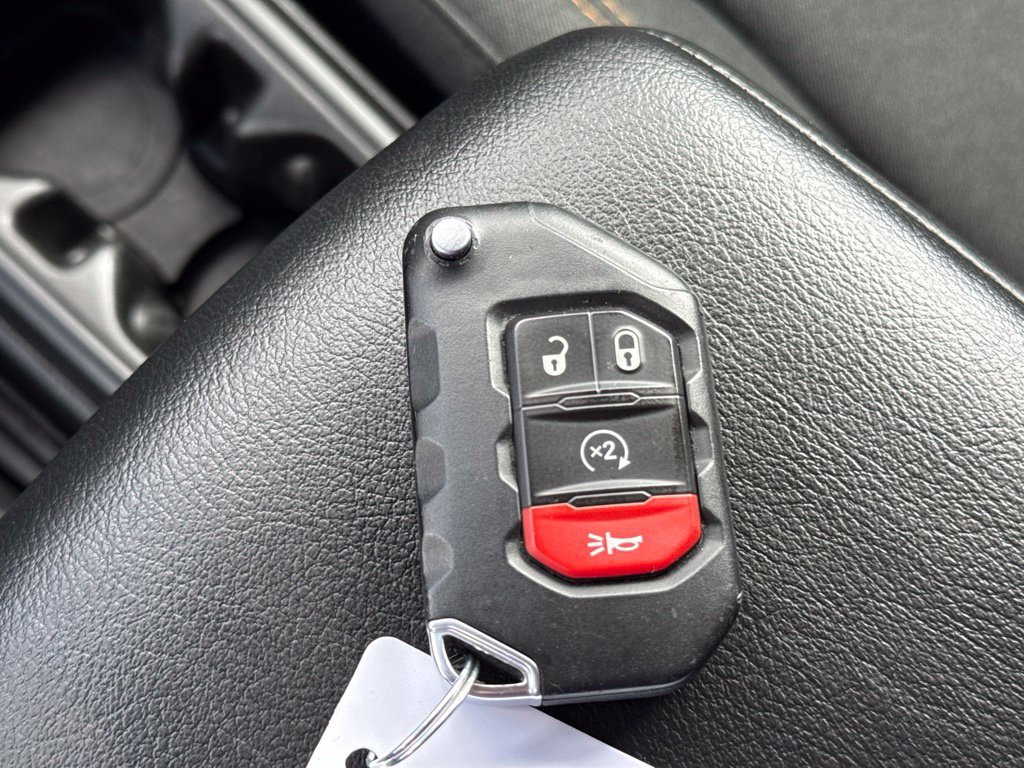 Used 2025 Jeep Gladiator Sport AWD/4WD image 37