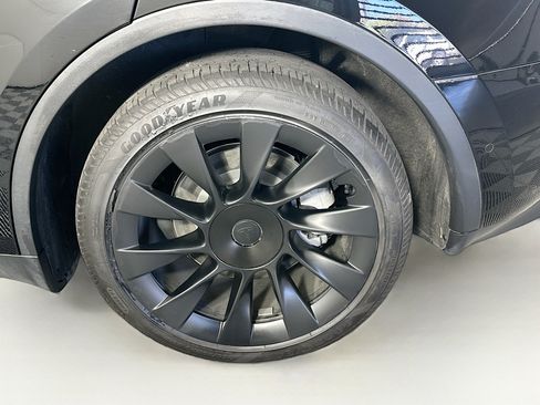 Used 2022 Tesla Model Y Long Range AWD/4WD image 11