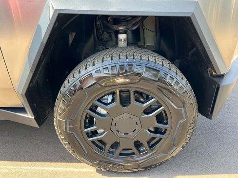 Used 2024 Tesla Cybertruck AWD Crew Cab image 13