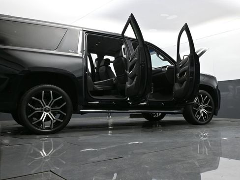 Used 2019 GMC Yukon XL SLT AWD/4WD image 37
