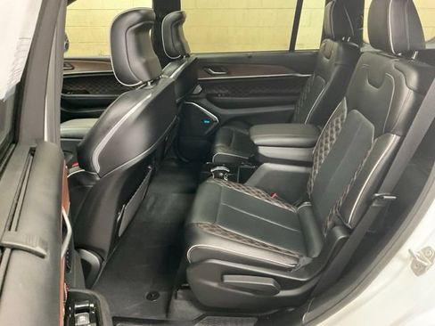 Used 2021 Jeep Grand Cherokee L Summit w/ Luxury Tech Group V AWD/4WD image 15
