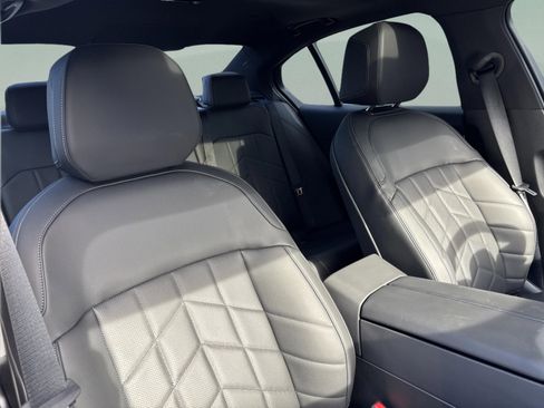 Used 2025 BMW 530i w/ M Sport Package image 24