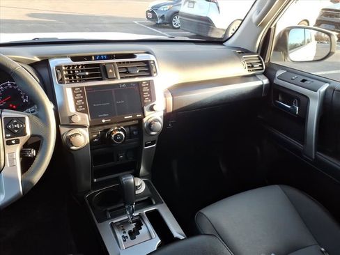 Used 2020 Toyota 4Runner SR5 Premium image 12