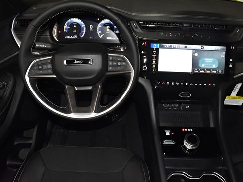 New 2026 Jeep Grand Cherokee Altitude AWD/4WD image 27