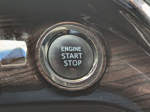 Used 2013 Toyota Avalon XLE image 31