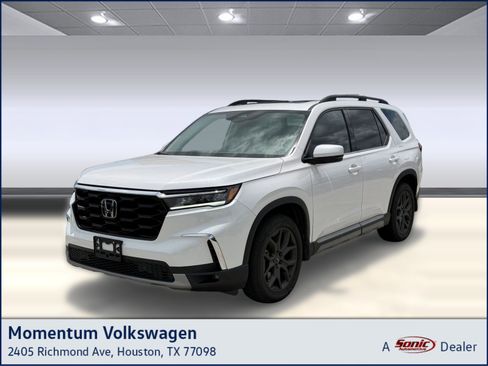 Used 2024 Honda Pilot Touring image 1