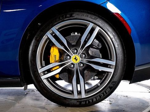 Used 2019 Ferrari Portofino image 18