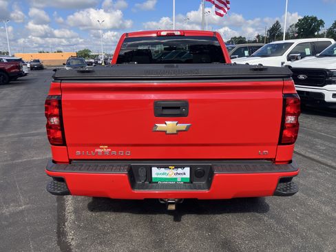 Used 2019 Chevrolet Silverado 1500 Custom w/ Custom Convenience Package AWD/4WD image 6