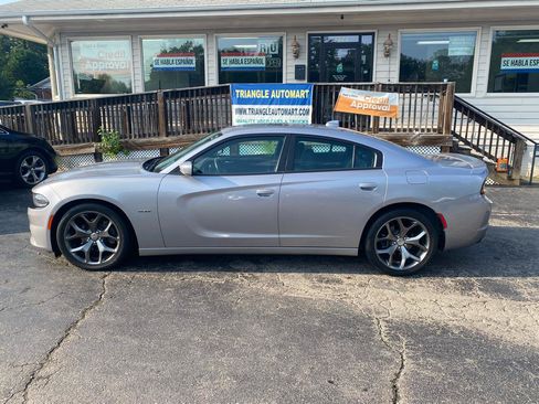 Used 2015 Dodge Charger R/T w/ Plus Group RWD image 4