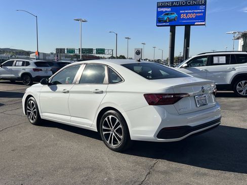 Certified 2024 Volkswagen Jetta Sport image 3