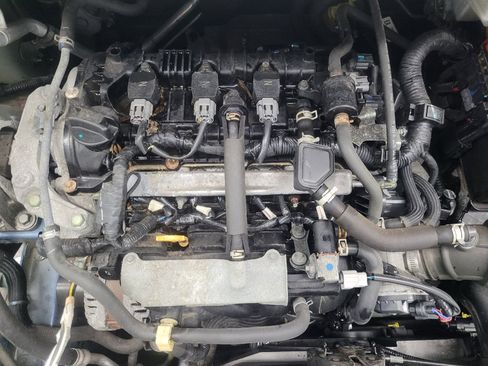 Used 2021 Nissan Versa SR FWD image 30