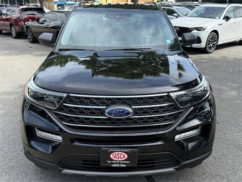 Used 2022 Ford Explorer XLT w/ Equipment Group 202A image 2