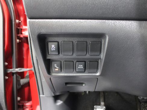 Used 2019 Nissan Pathfinder SV FWD image 8