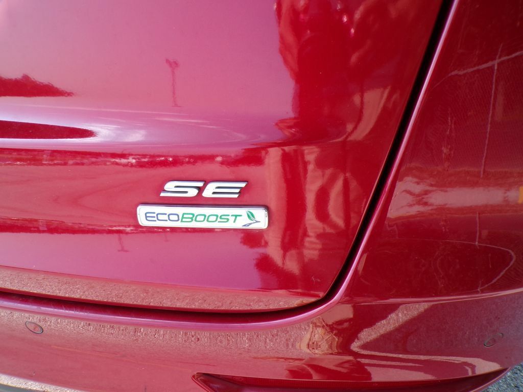 Used 2019 Ford Fusion SE FWD image 16
