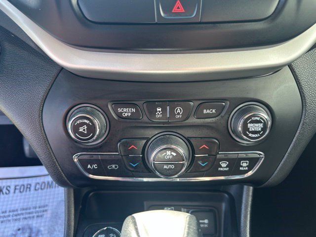 Used 2018 Jeep Cherokee Trailhawk w/ Comfort & Convenience Group AWD/4WD image 26