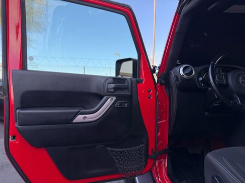 Used 2018 Jeep Wrangler Unlimited Sahara w/ Connectivity Group AWD/4WD image 50