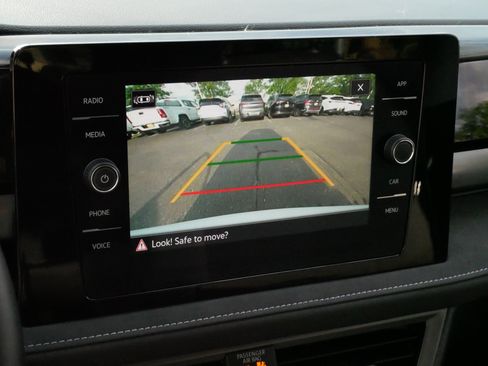 Certified 2025 Volkswagen Taos SE AWD/4WD image 31