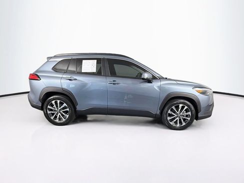 Used 2023 Toyota Corolla Cross XLE w/ Convenience Package FWD image 11