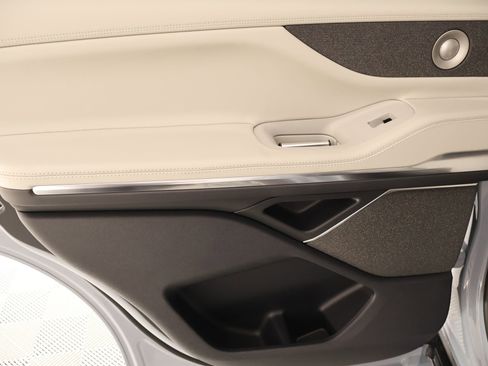 New 2026 Lincoln Navigator Reserve AWD/4WD image 19