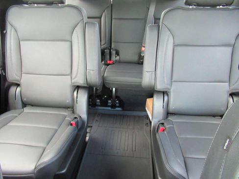 Used 2024 GMC Yukon Denali w/ Denali Reserve Package AWD/4WD image 24