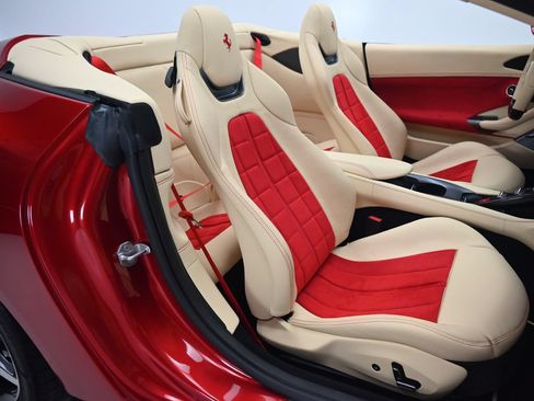 Used 2023 Ferrari Portofino M RWD image 15
