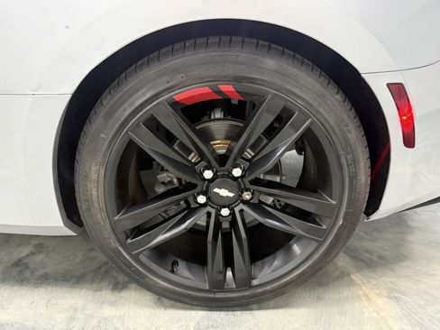 Used 2017 Chevrolet Camaro LT RWD image 21