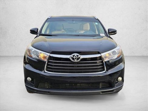 Used 2015 Toyota Highlander XLE FWD image 2