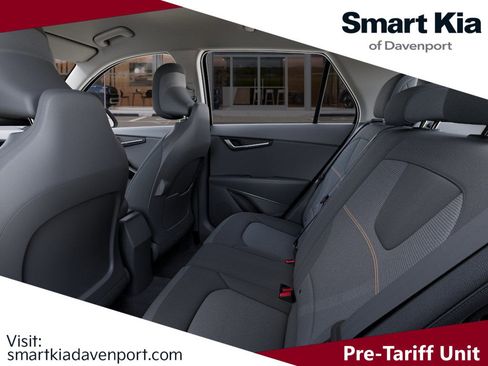 New 2025 Kia Niro LX image 18
