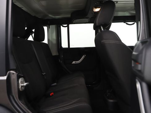 Used 2016 Jeep Wrangler Unlimited Rubicon w/ Connectivity Group image 12