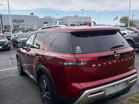 Used 2023 Nissan Pathfinder Platinum AWD/4WD image 3