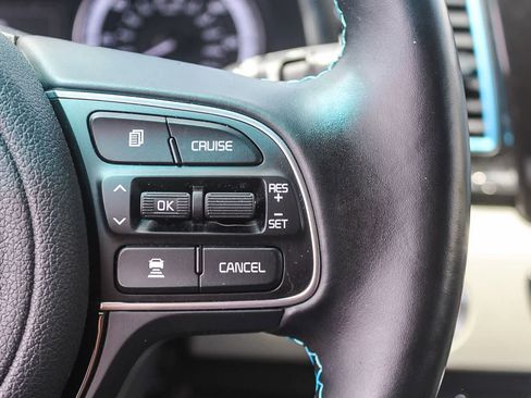 Used 2019 Kia Niro Touring FWD image 33