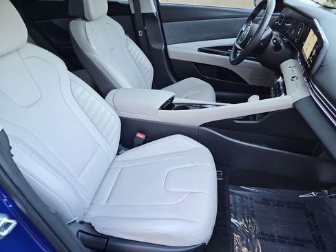 Certified 2023 Hyundai Elantra Limited image 18