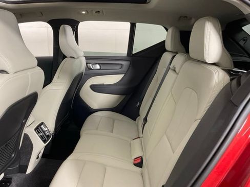 Certified 2025 Volvo XC40 B5 Ultra AWD/4WD image 36