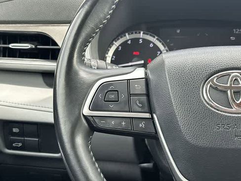 Used 2022 Toyota Highlander XLE image 9