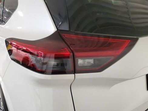 Used 2023 Nissan Rogue SL AWD/4WD image 35