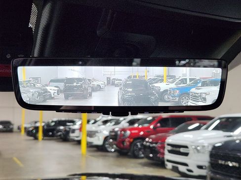 Used 2025 Toyota Tundra Limited AWD/4WD image 37