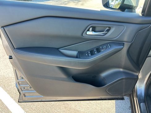 Certified 2025 Nissan Rogue SV image 19